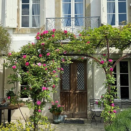 Le Patio Des Senteurs Bed & Breakfast Verzeille Ngoại thất bức ảnh