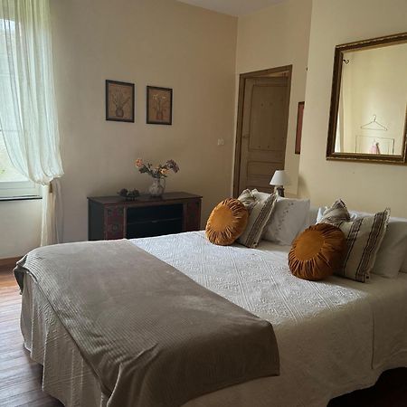 Le Patio Des Senteurs Bed & Breakfast Verzeille Ngoại thất bức ảnh