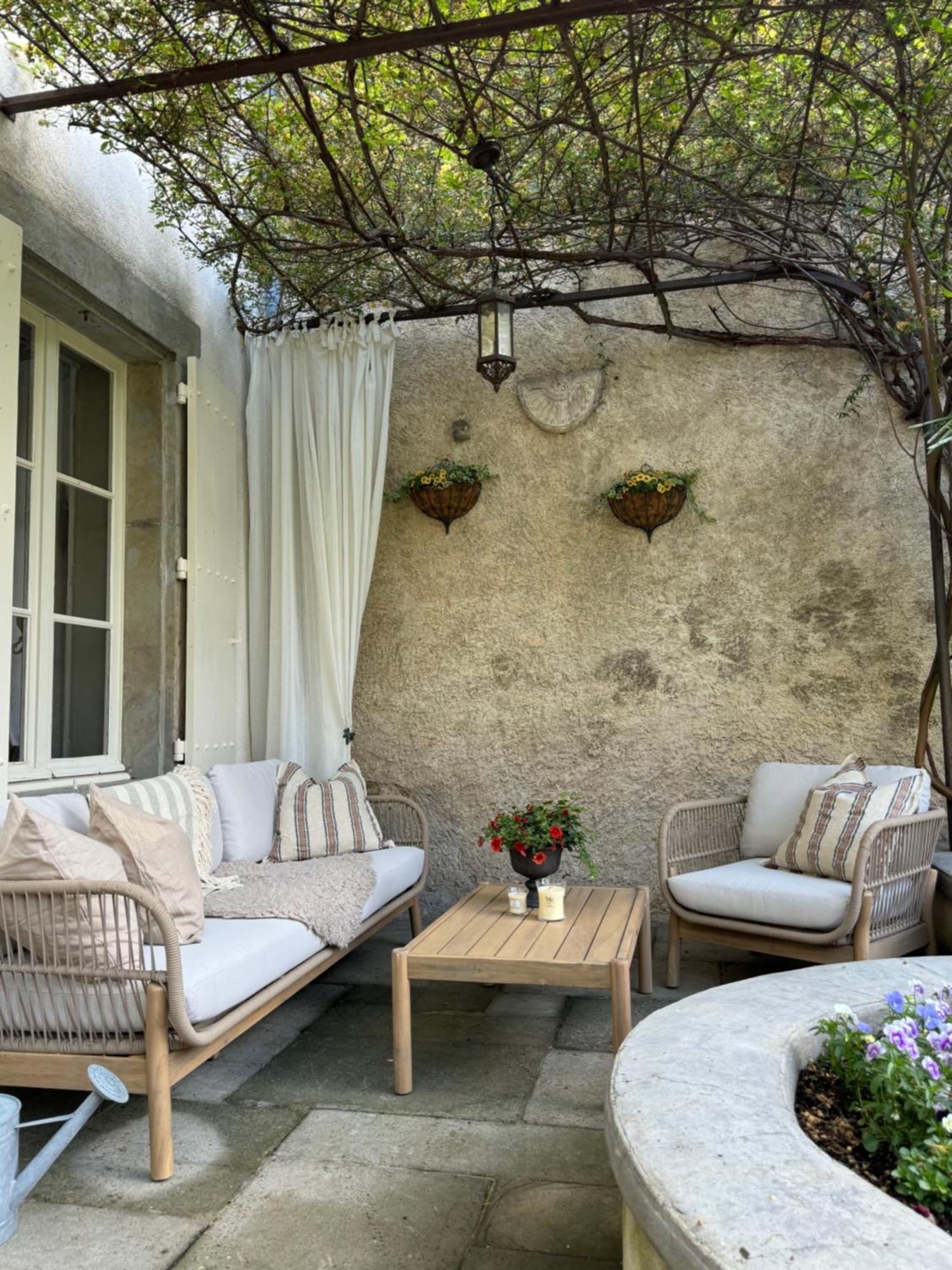 Le Patio Des Senteurs Bed & Breakfast Verzeille Ngoại thất bức ảnh