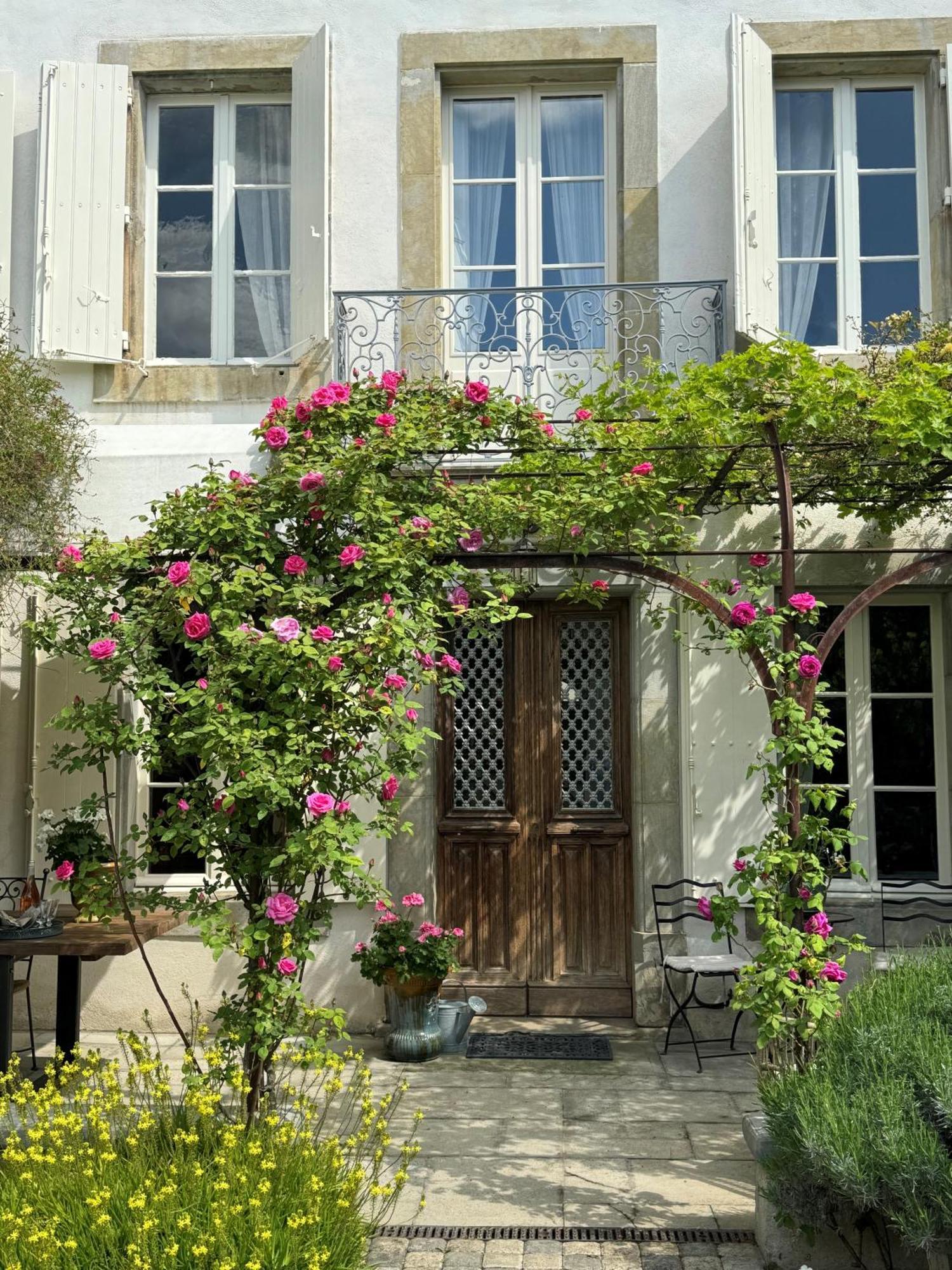Le Patio Des Senteurs Bed & Breakfast Verzeille Ngoại thất bức ảnh