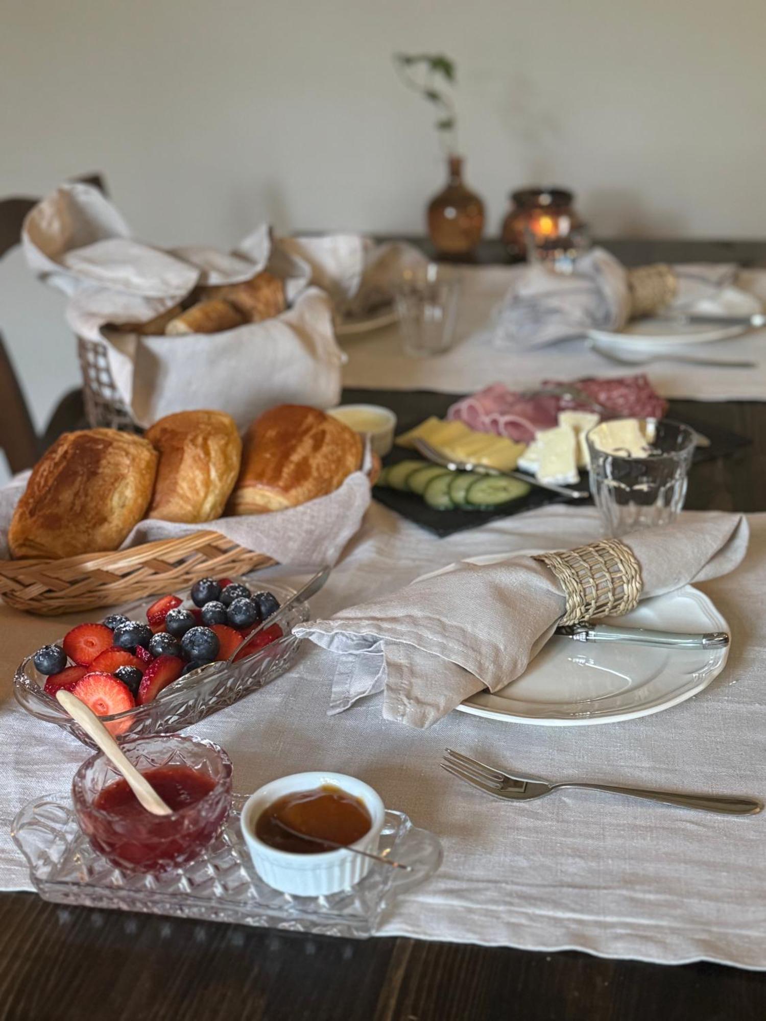 Le Patio Des Senteurs Bed & Breakfast Verzeille Ngoại thất bức ảnh